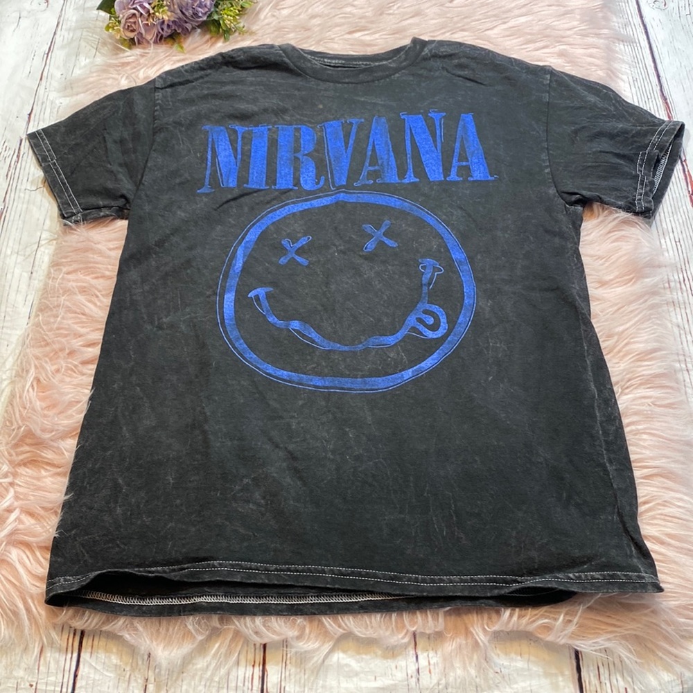 NWOT Nirvana Smiley Face Grey Mineral Wash Unisex Short Sleeve Tee sz M